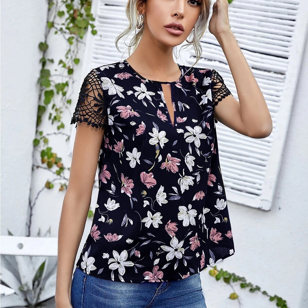 Chic Floral Black Top with Crochet Sleeves
